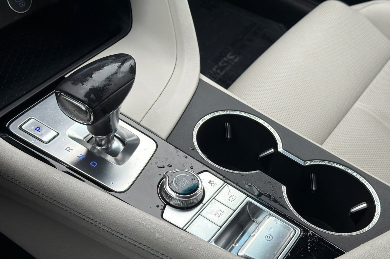 Used 2025 Genesis G70 2.5T image 17