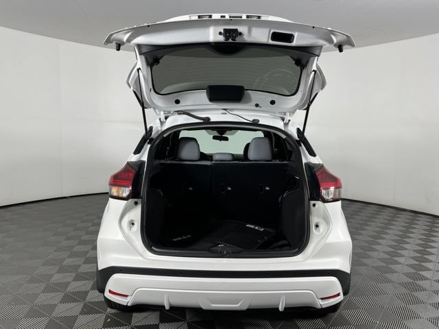 Used 2024 Nissan Kicks SR w/ SR Premium Package FWD image 45