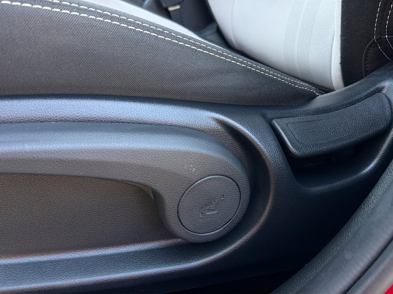 Certified 2022 Hyundai Venue SEL FWD image 17