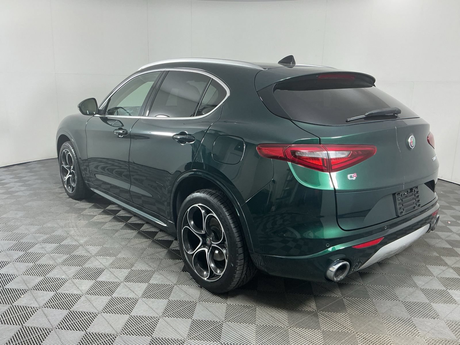 Used 2020 Alfa Romeo Stelvio Ti Lusso w/ Quick Order Package 22X Lusso AWD/4WD image 7