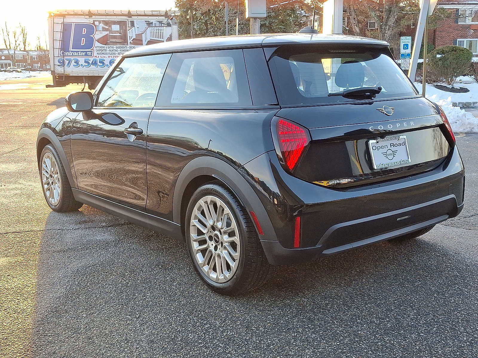 Used 2025 MINI Cooper 2-Door Hardtop image 4