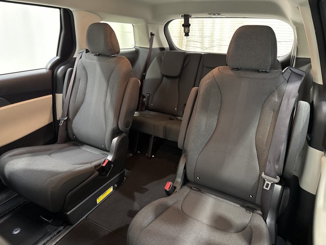 Certified 2023 Kia Carnival LX FWD image 13