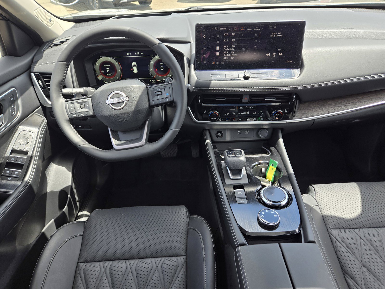 Certified 2026 Nissan Rogue Platinum w/ Platinum Premium Package AWD/4WD image 11