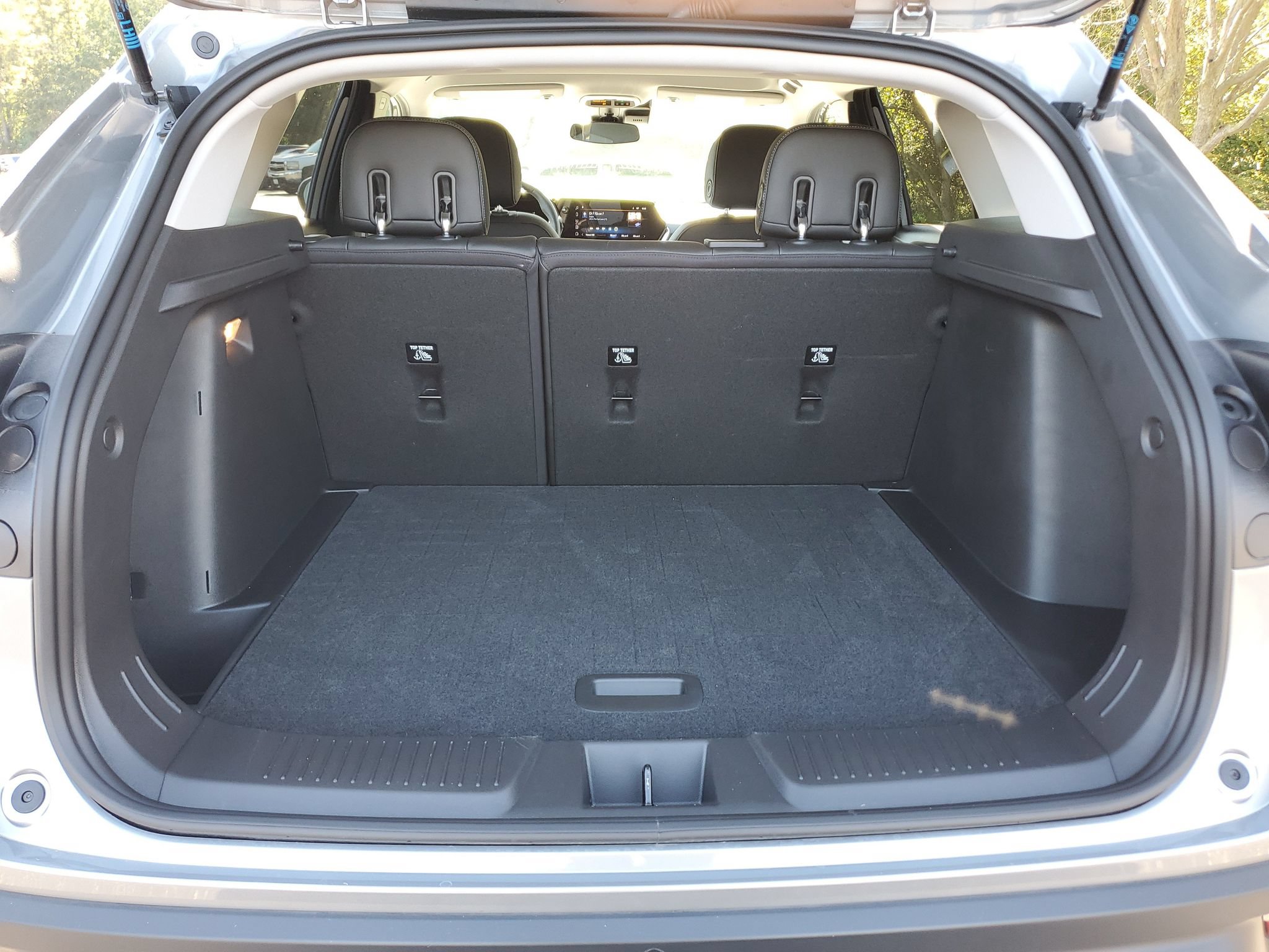 Used 2025 Chevrolet Trax LT FWD image 8
