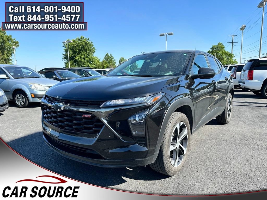 Used 2024 Chevrolet Trax RS w/ Driver Confidence Package FWD image 2