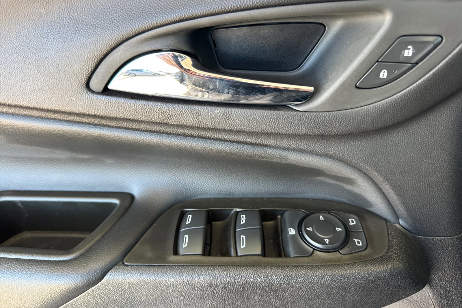Used 2024 Chevrolet Equinox LT w/ LPO, Floor Liner Package FWD image 11