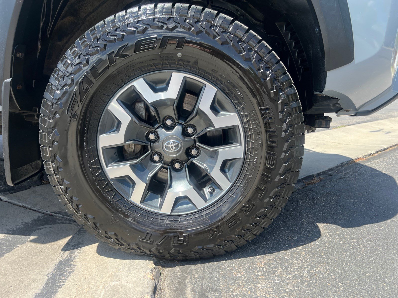 Certified 2019 Toyota Tacoma TRD Off-Road AWD/4WD image 30