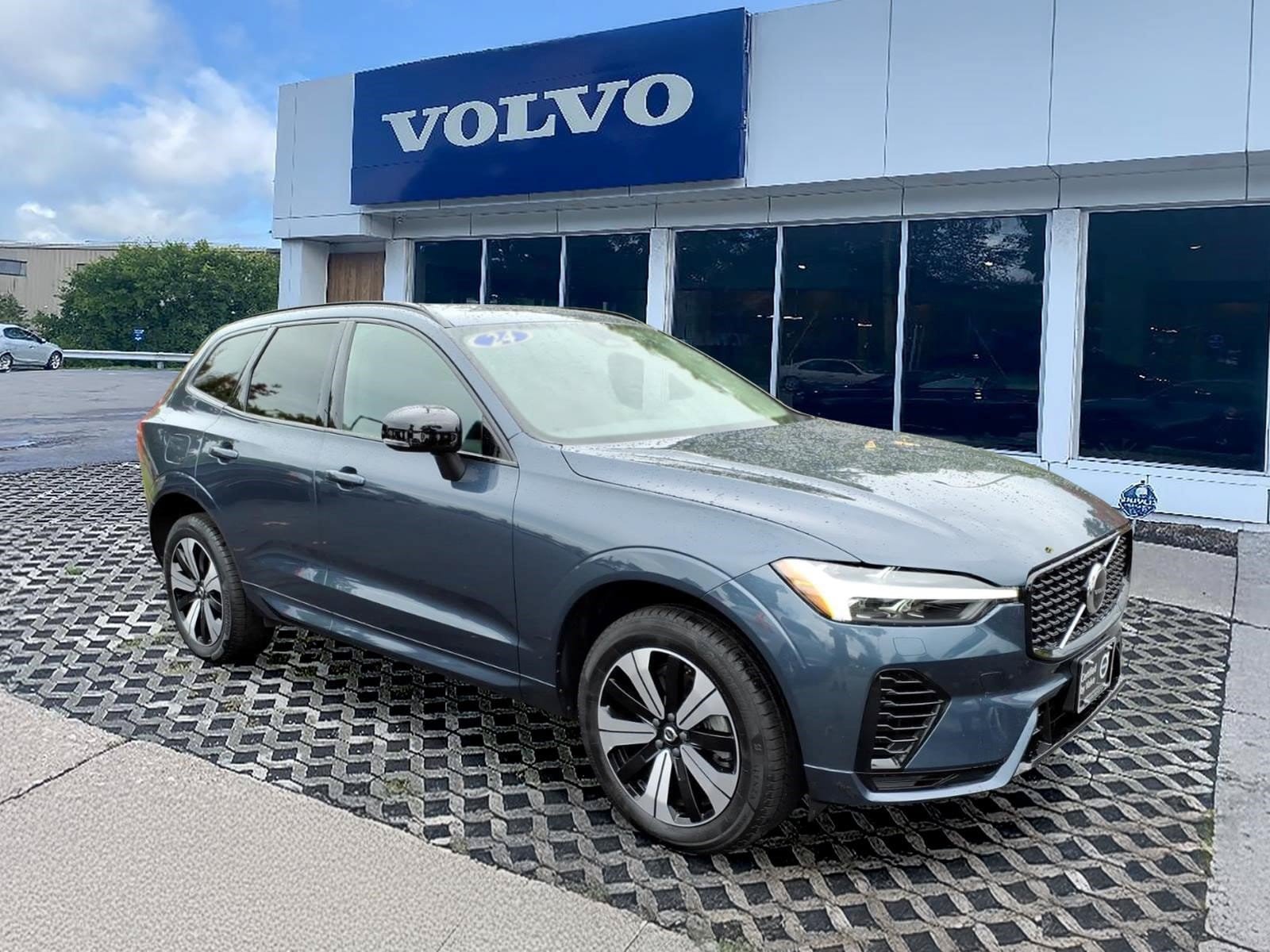 Certified 2024 Volvo XC60 T8 Core w/ Protection Package Premier AWD/4WD image 1
