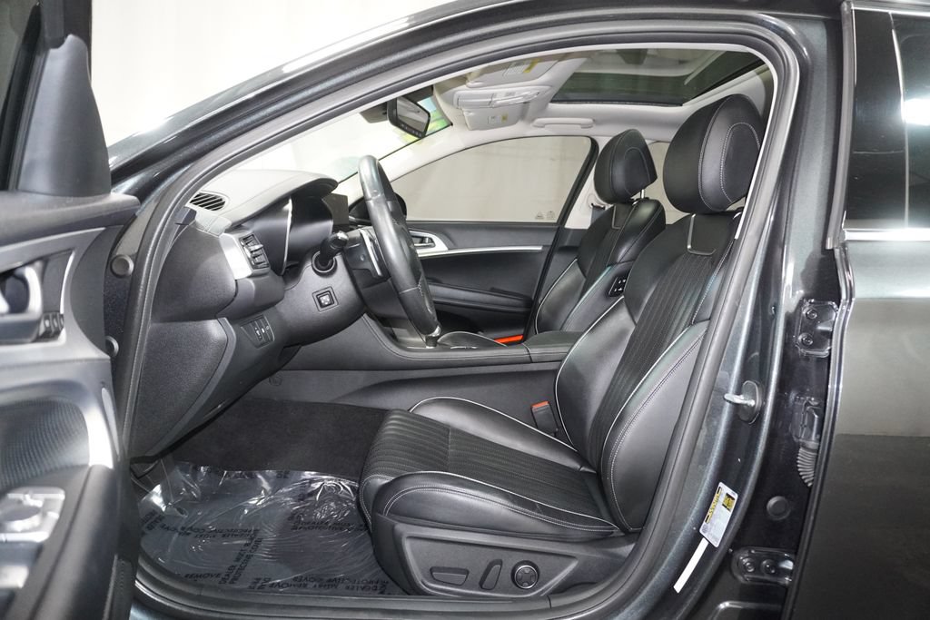 Used 2022 Genesis G70 2.0T w/ Prestige Package AWD/4WD image 11