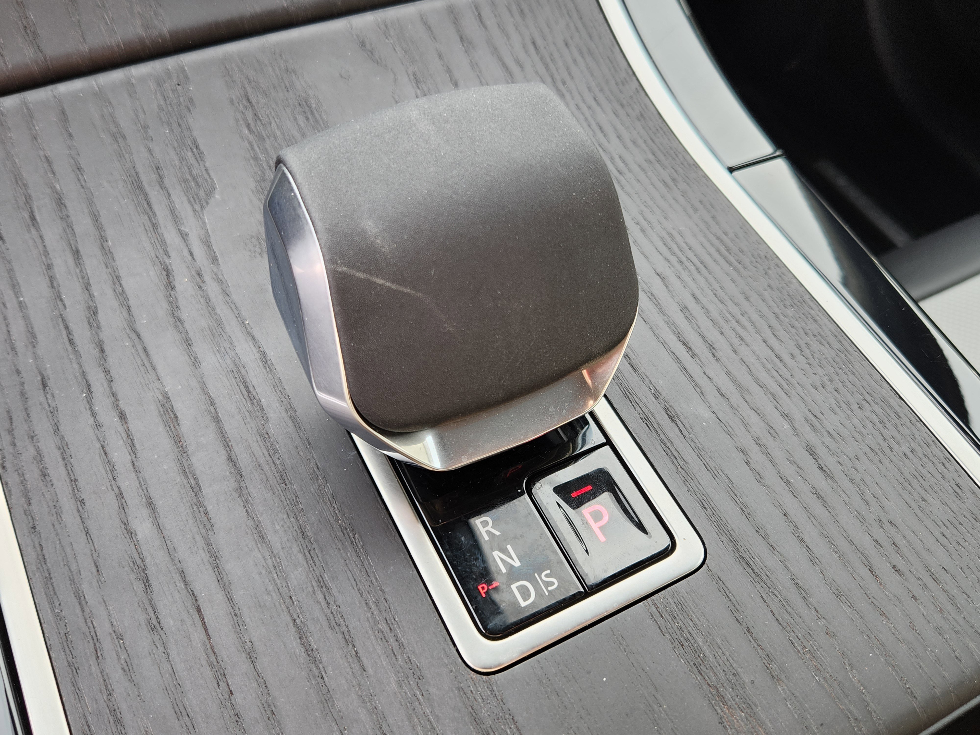 Certified 2026 Land Rover Range Rover Velar Dynamic SE image 22