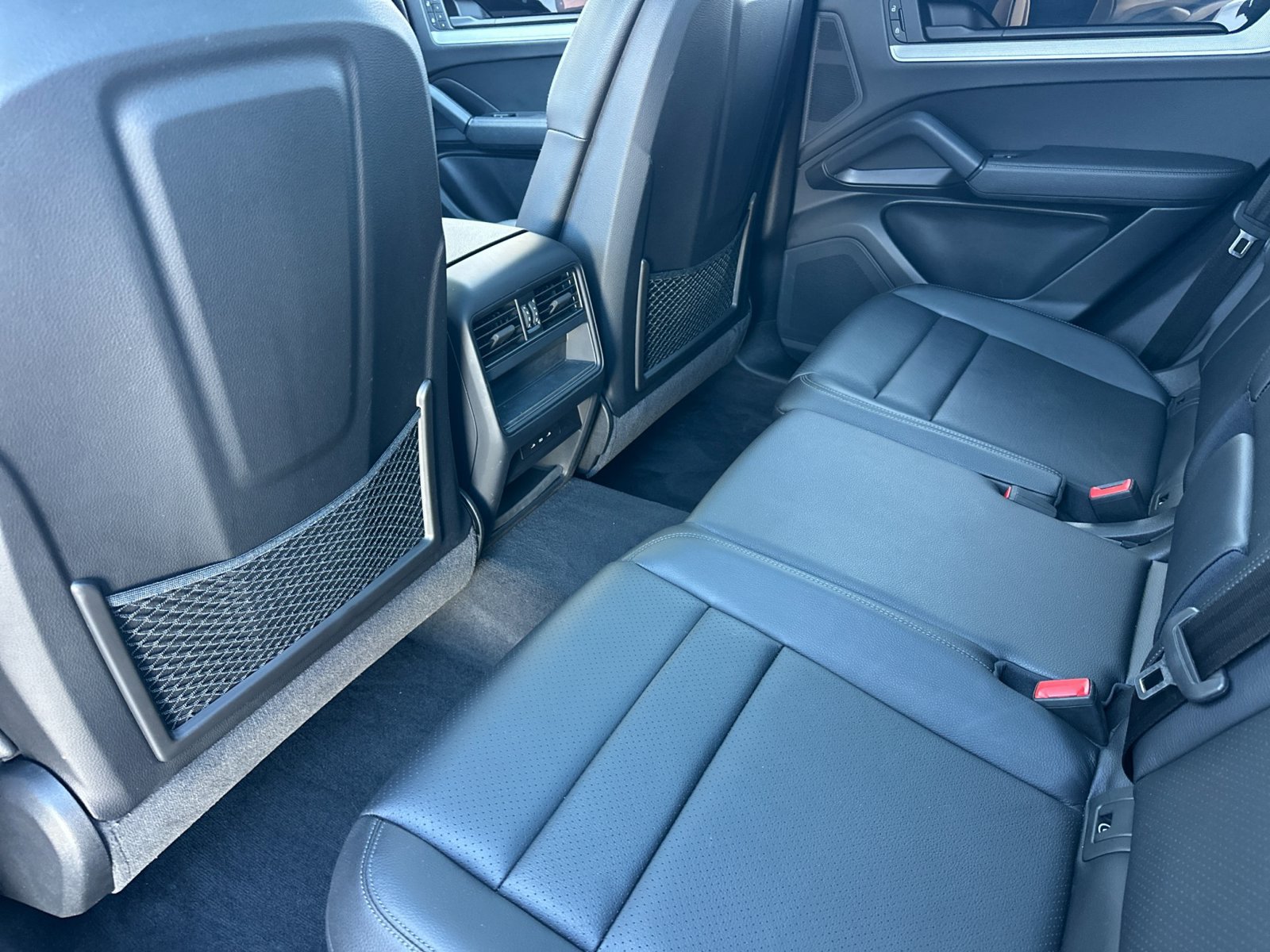 Certified 2024 Porsche Cayenne AWD/4WD image 23