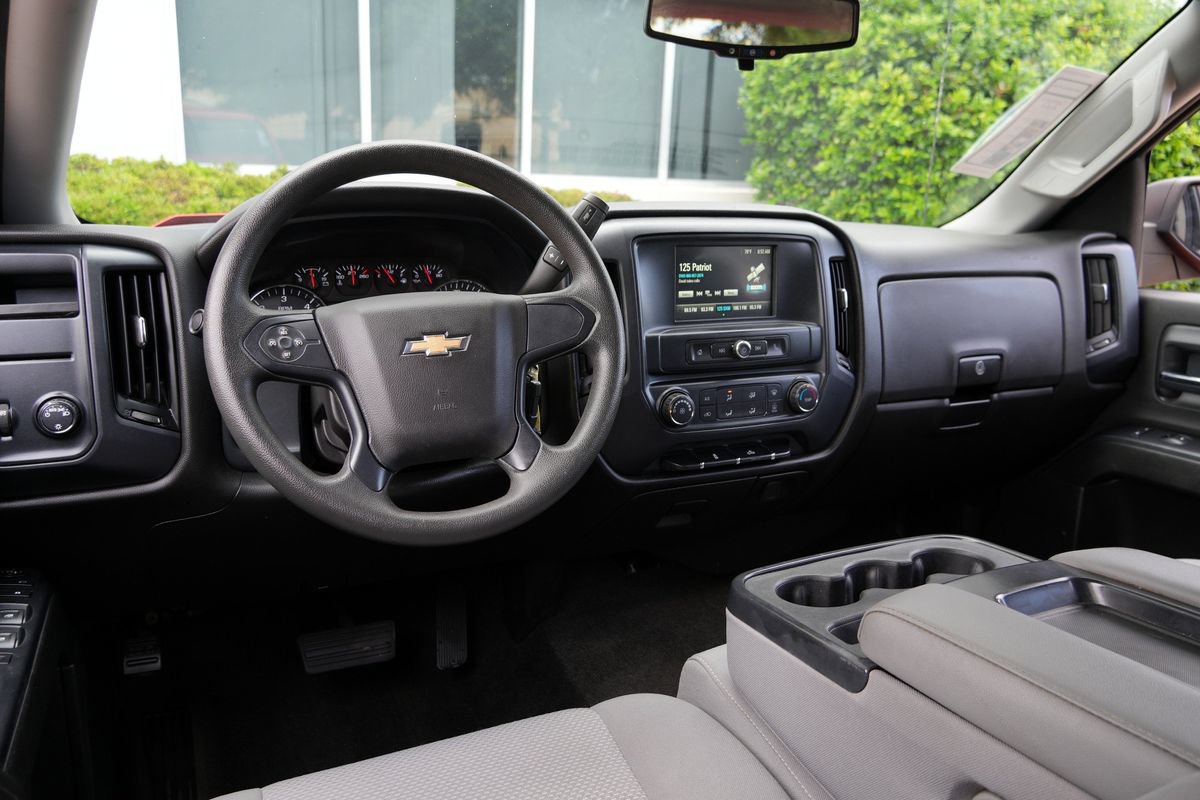 Used 2018 Chevrolet Silverado 1500 Custom w/ Custom Convenience Package RWD image 5