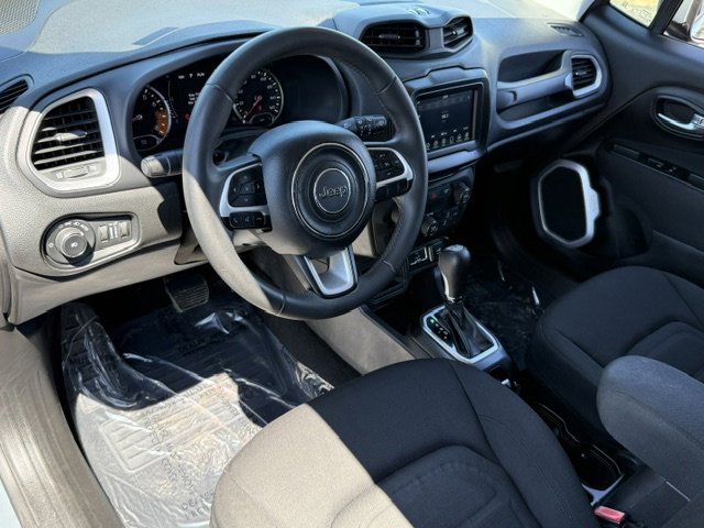 Used 2018 Jeep Renegade Latitude w/ Popular Equipment Group image 13