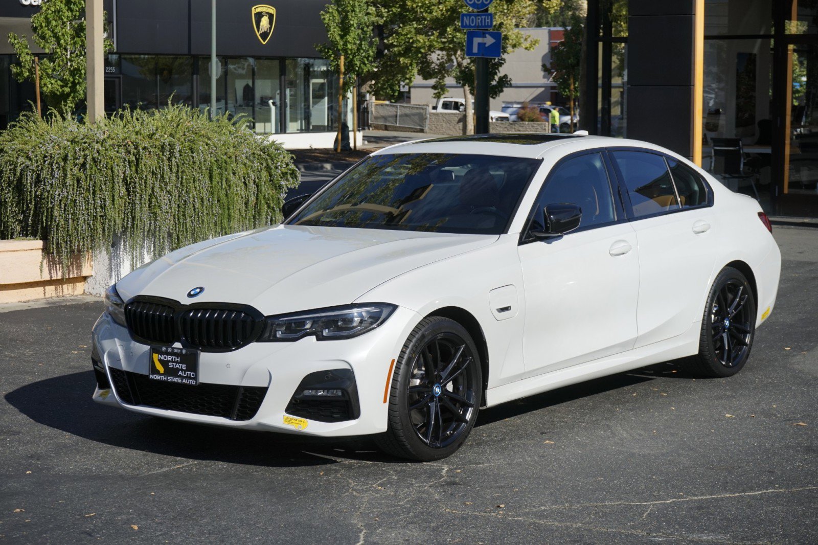 Used 2022 BMW 330e w/ M Sport Package image 3