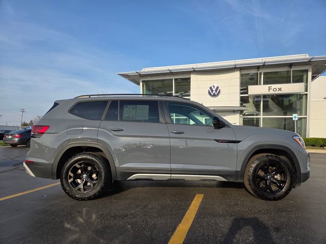 Used 2025 Volkswagen Atlas Peak Edition SE AWD/4WD image 8