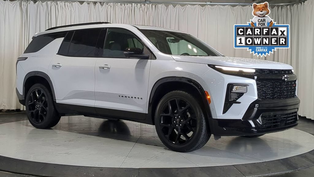Used 2026 Chevrolet Traverse RS w/ LPO, Floor Liner Package AWD/4WD image 2