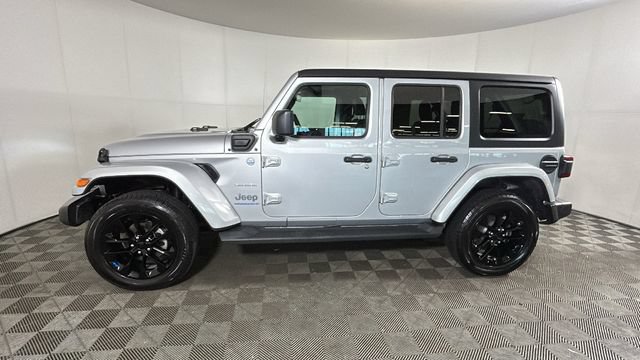 Used 2023 Jeep Wrangler Unlimited Sahara w/ Cold Weather Group AWD/4WD image 5