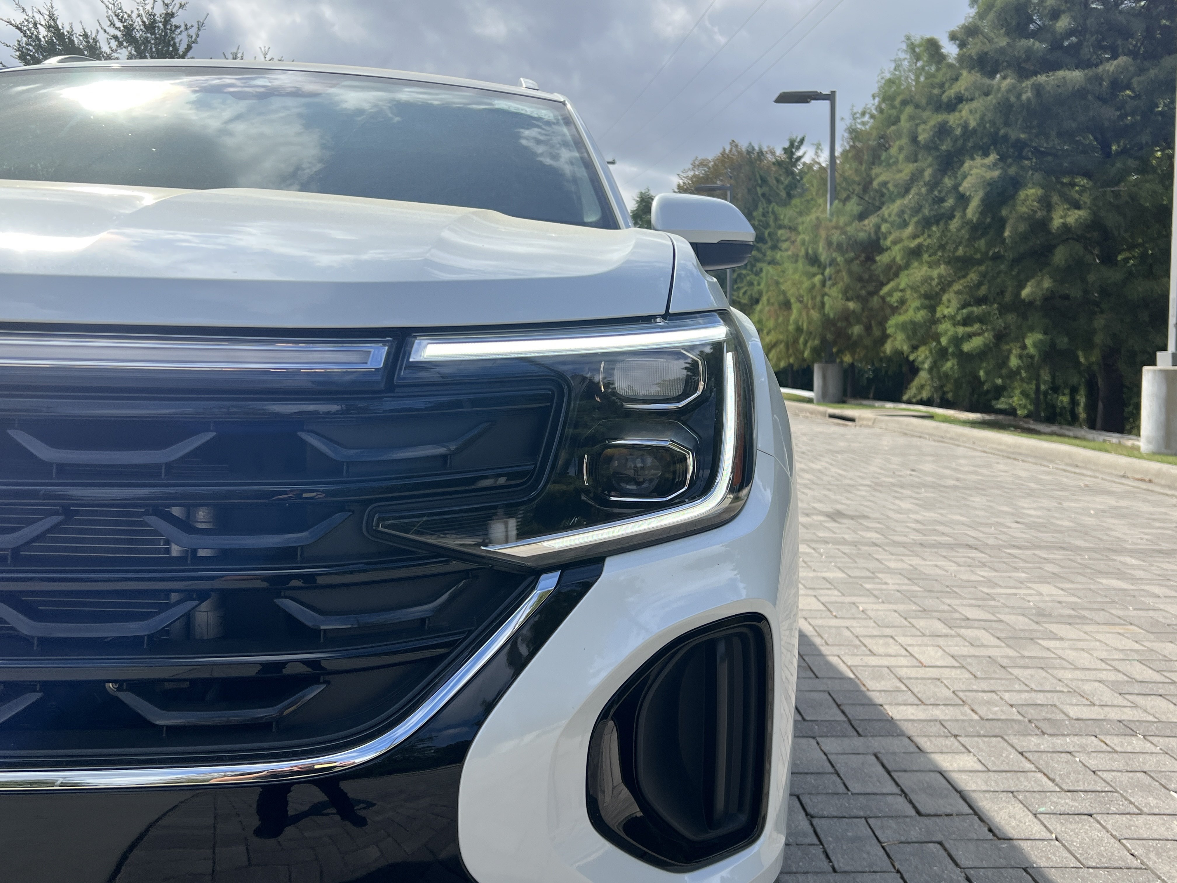 Certified 2026 Volkswagen Atlas Cross Sport SE FWD image 5