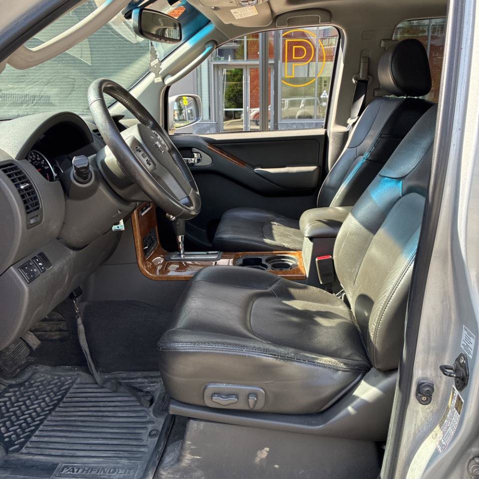 Used 2007 Nissan Pathfinder LE w/ LE Navigation Pkg AWD/4WD image 12