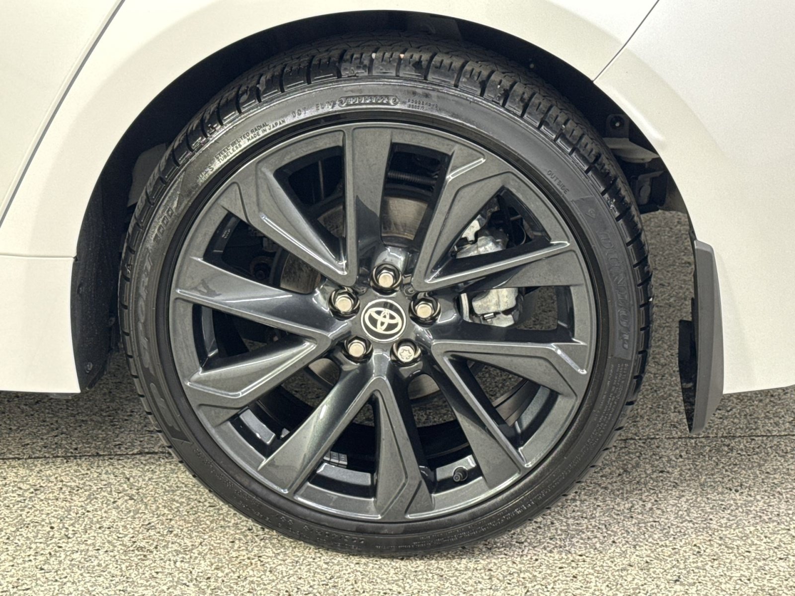 Used 2024 Toyota Corolla SE w/ SE Convenience Package FWD image 24