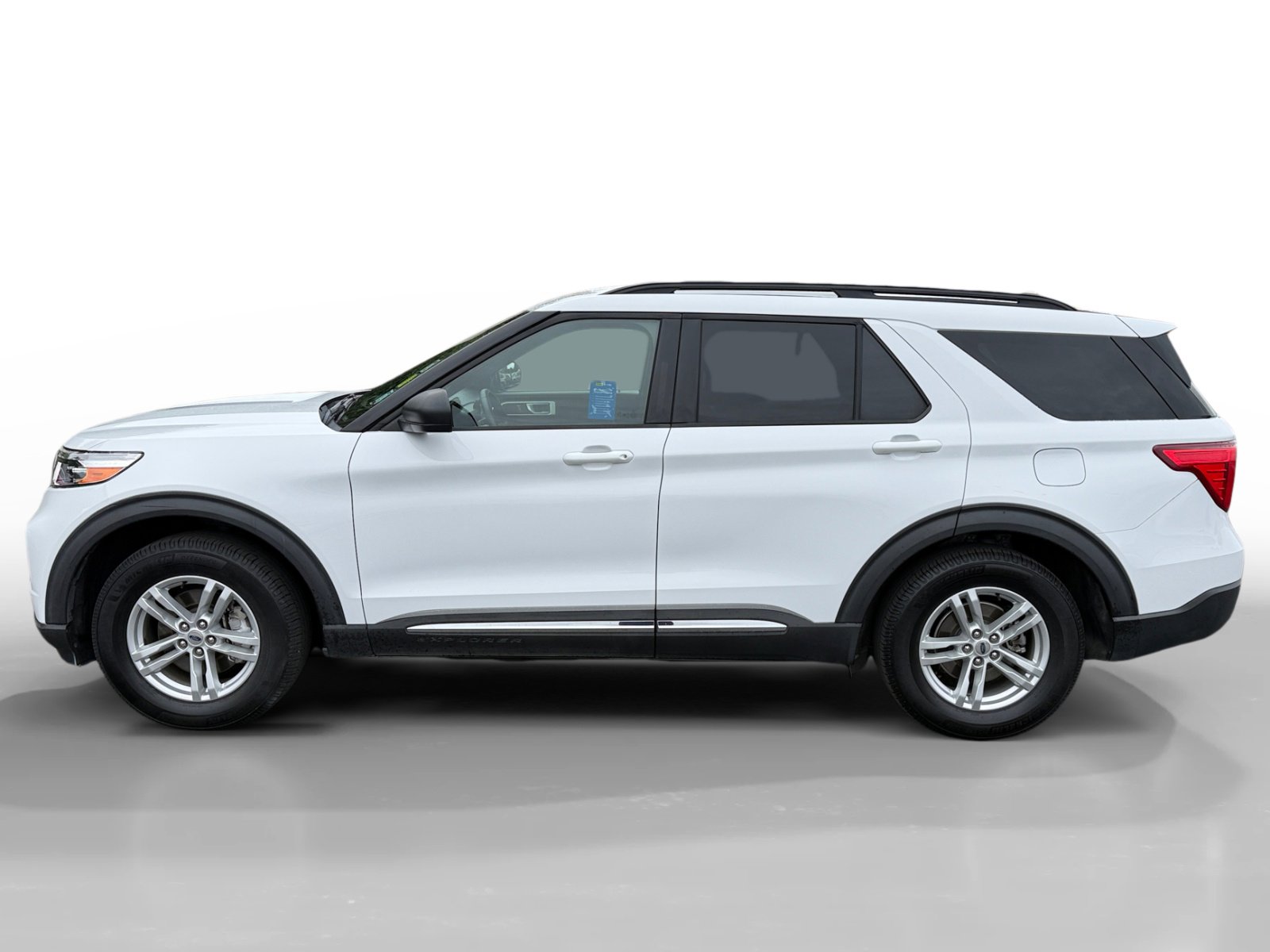 Used 2020 Ford Explorer XLT w/ Equipment Group 202A RWD image 2