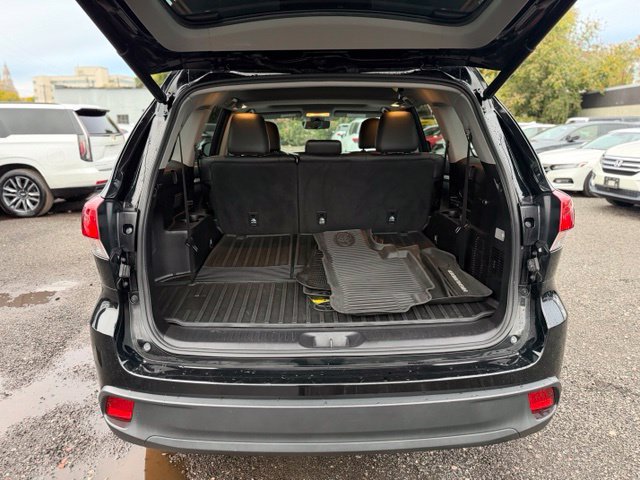 Used 2017 Toyota Highlander XLE AWD/4WD image 11