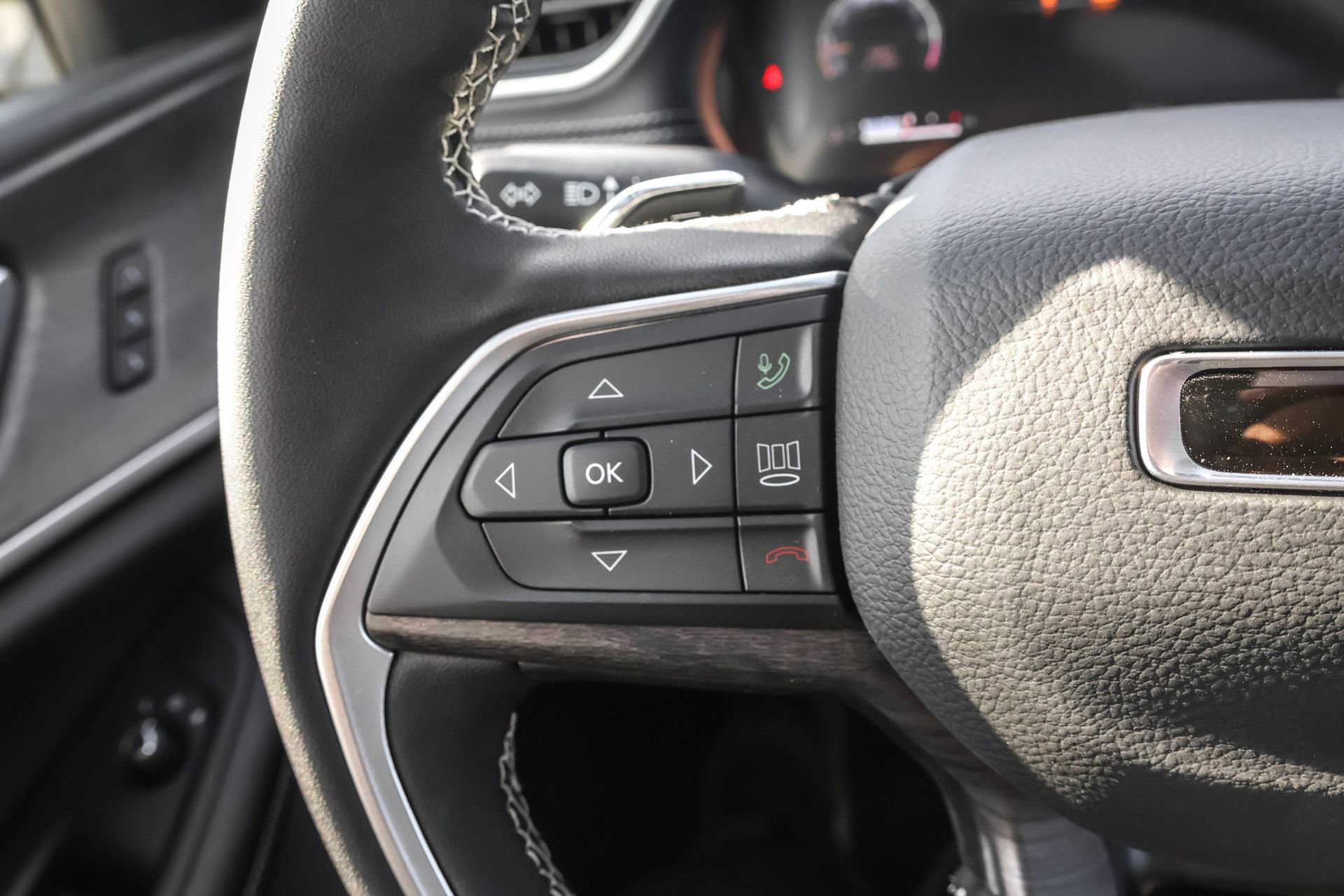 New 2025 Jeep Grand Cherokee L Limited w/ Black Appearance Package image 28