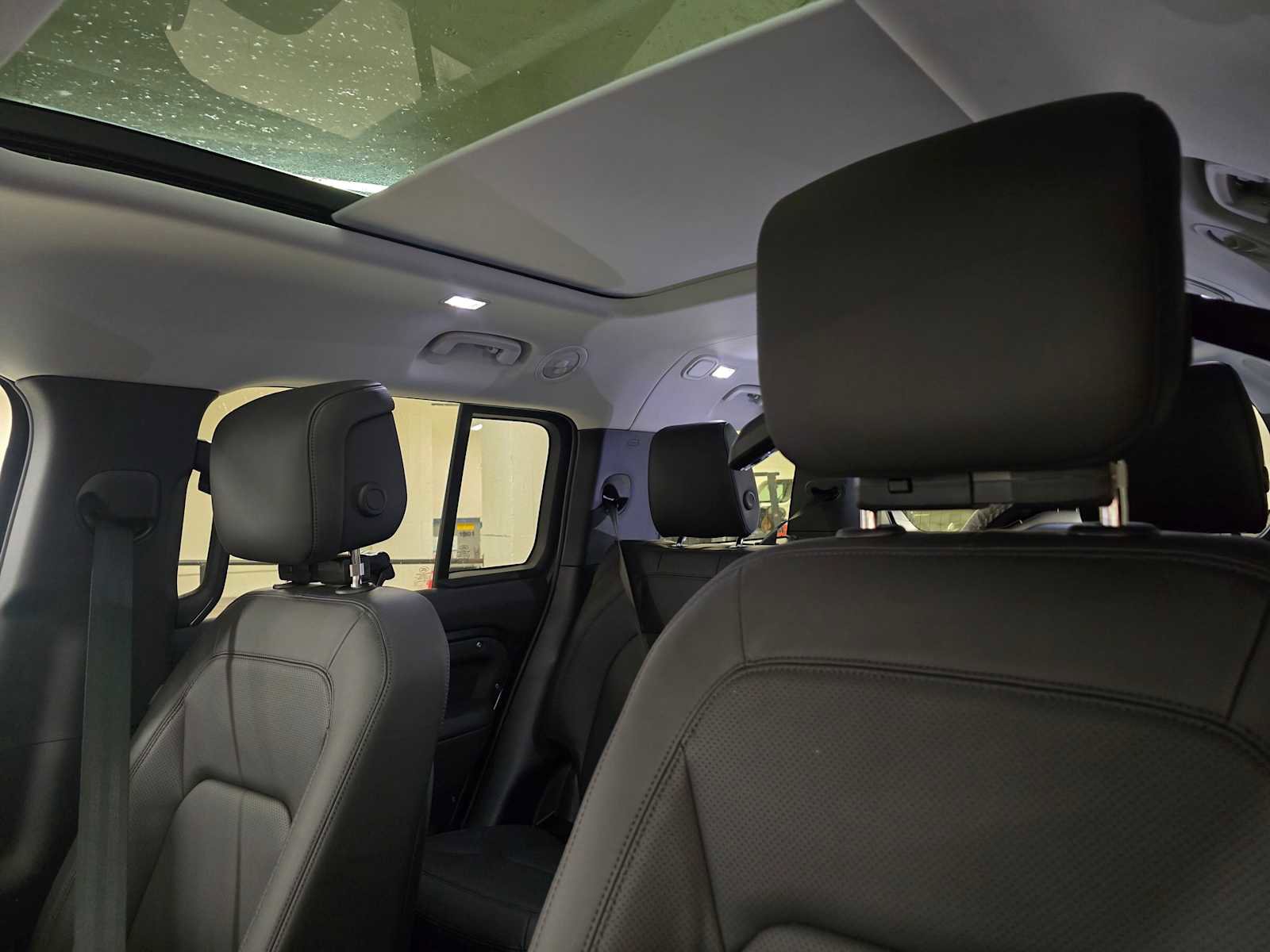 New 2026 Land Rover Defender 130 X-Dynamic SE image 23