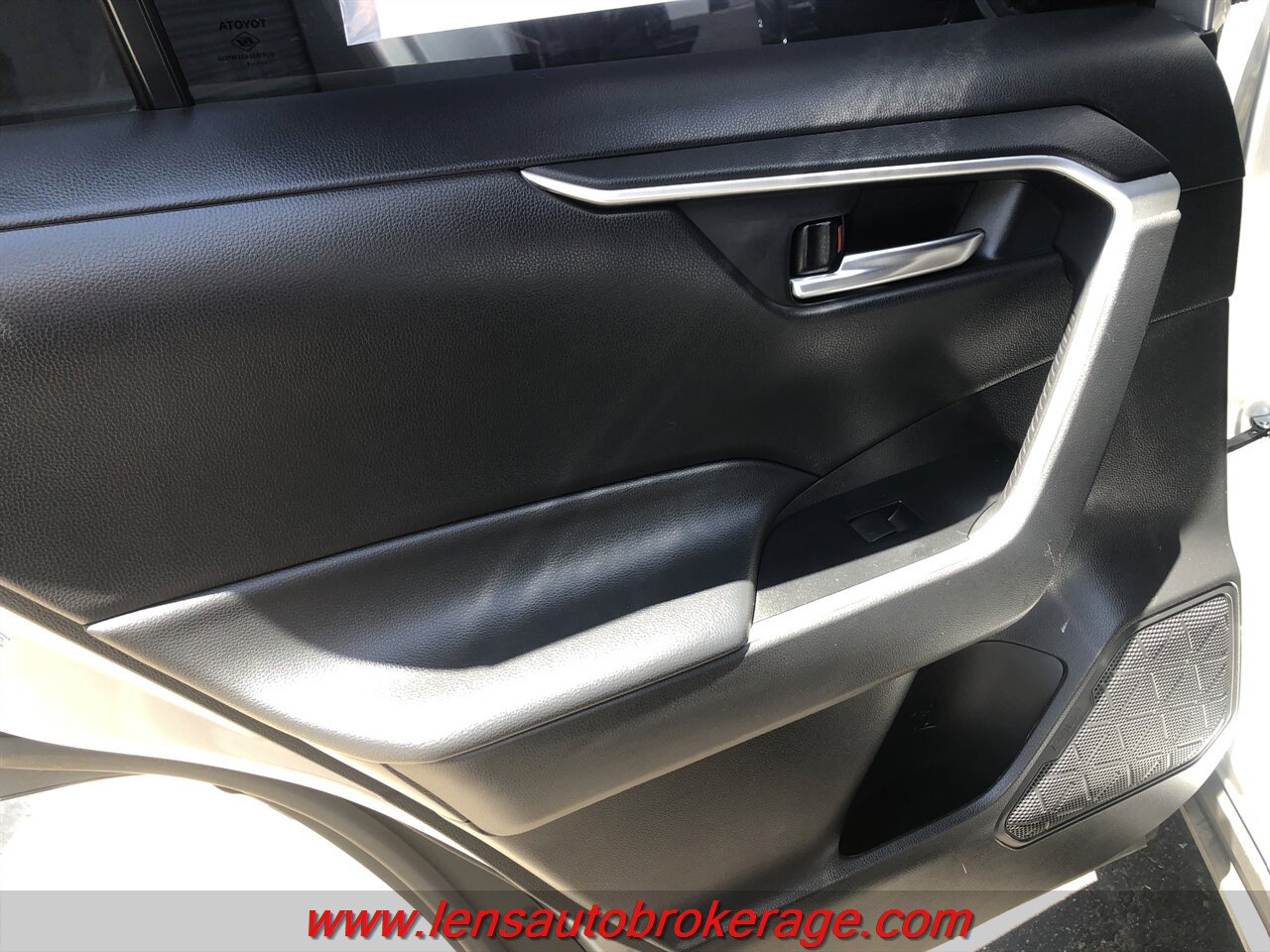 Used 2021 Toyota RAV4 XLE AWD/4WD image 15