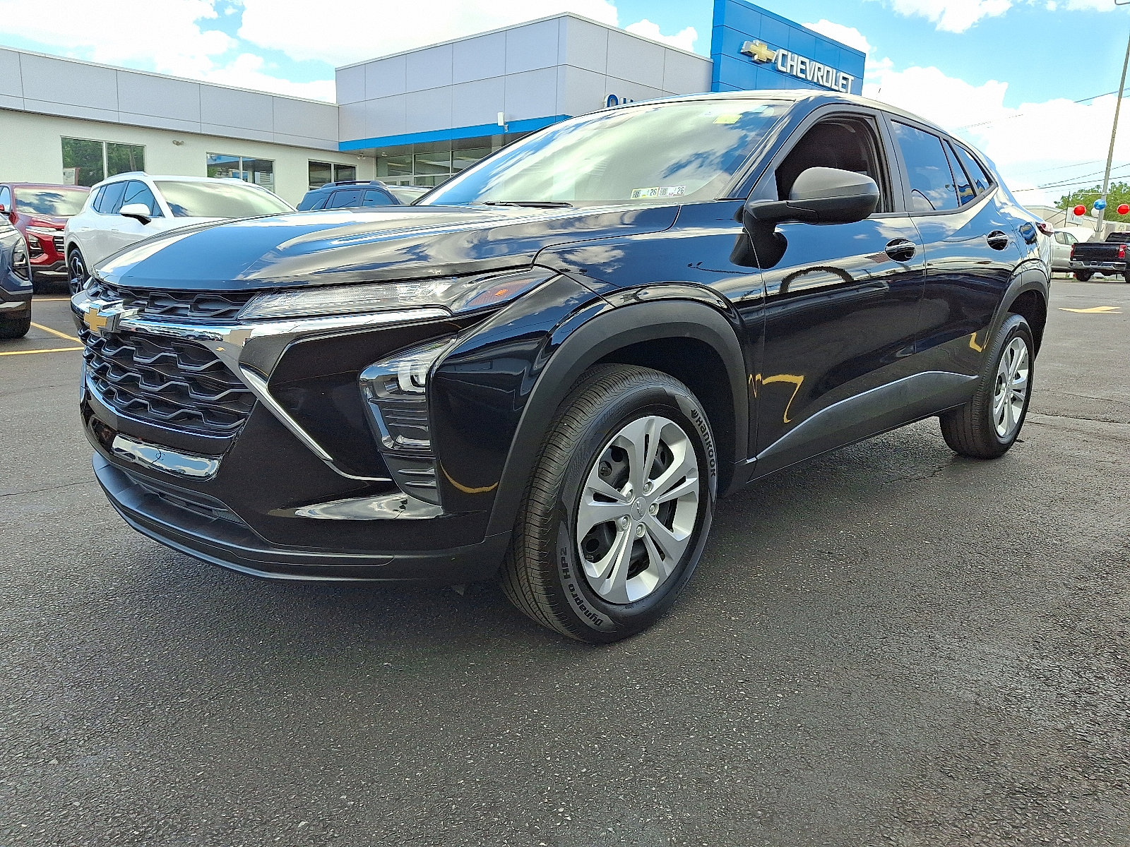 Used 2025 Chevrolet Trax LS image 1