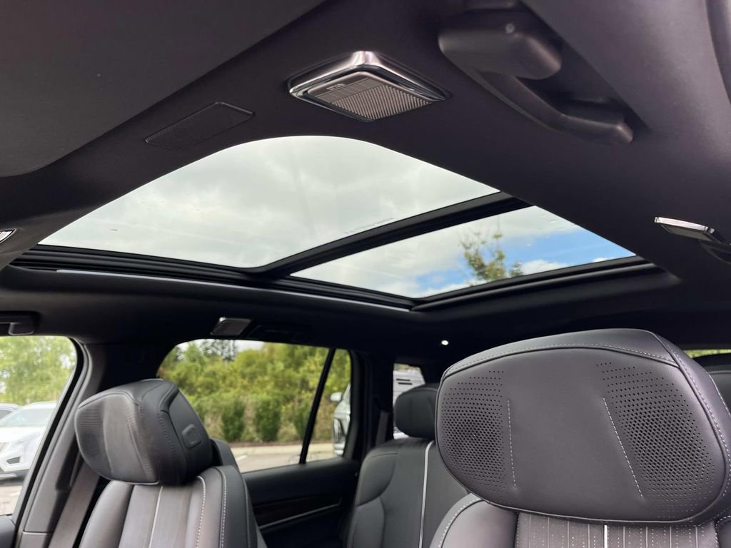 New 2026 Cadillac Vistiq Sport image 26