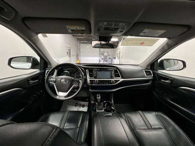 Certified 2017 Toyota Highlander SE AWD/4WD image 22