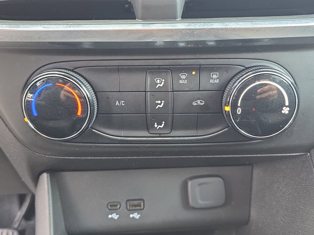 Certified 2024 Buick Encore GX Preferred AWD/4WD image 36