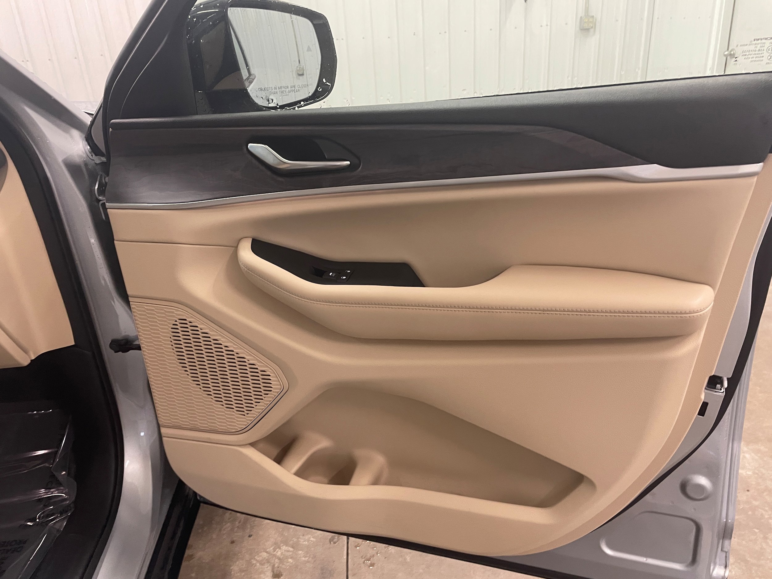 Used 2024 Jeep Grand Cherokee Limited AWD/4WD image 36