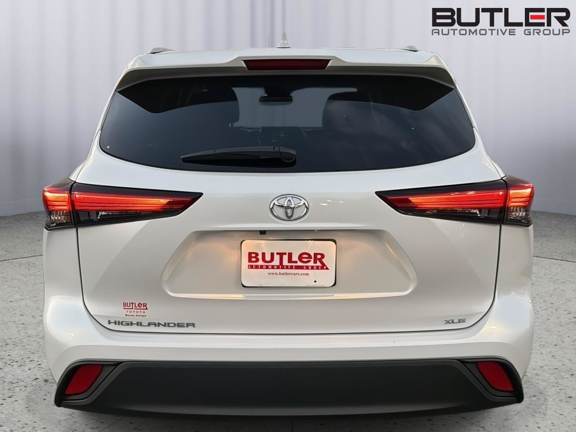Certified 2023 Toyota Highlander XLE FWD image 5