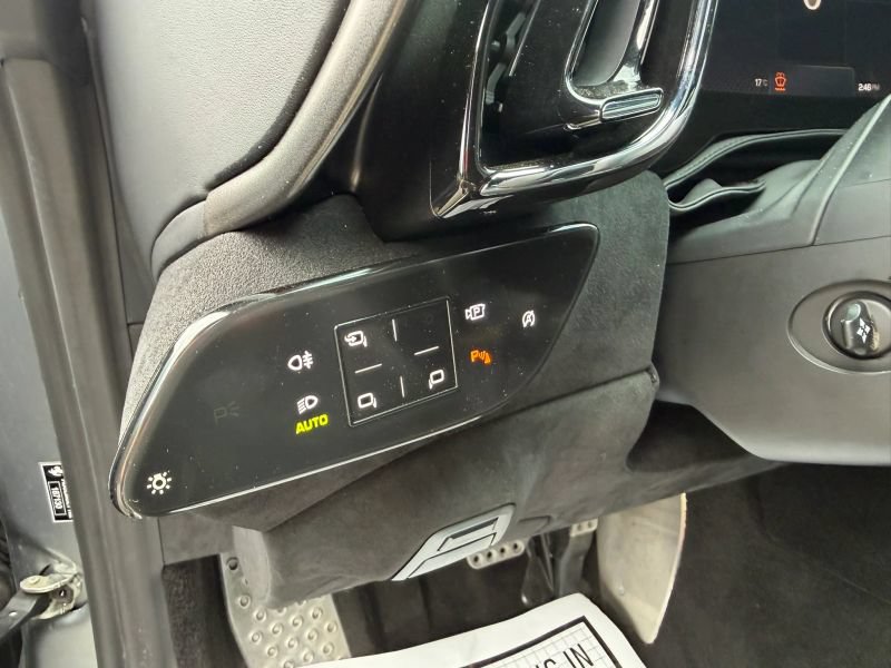 Used 2021 Ferrari Roma RWD image 17