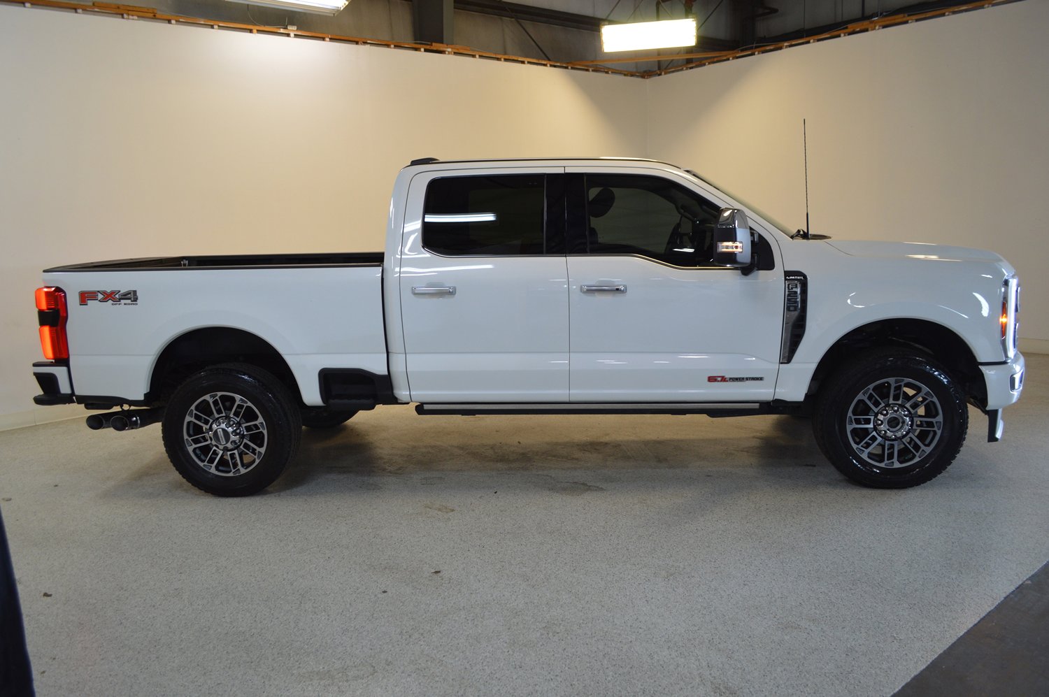 Used 2024 Ford F250 Limited w/ FX4 Off-Road Package AWD/4WD image 2