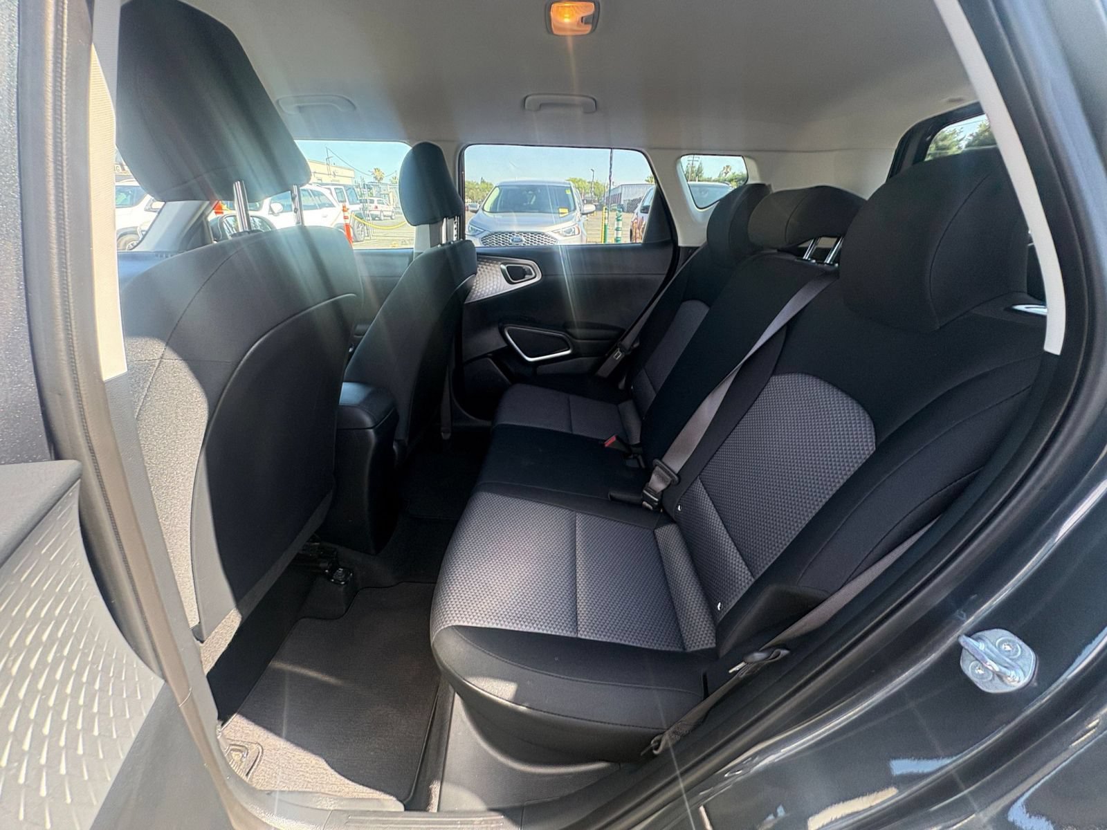 Used 2025 Kia Soul LX w/ LX Technology Package FWD image 23