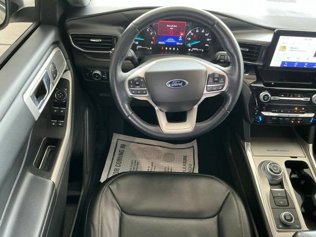 Used 2022 Ford Explorer Limited w/ Equipment Group 301A AWD/4WD image 13