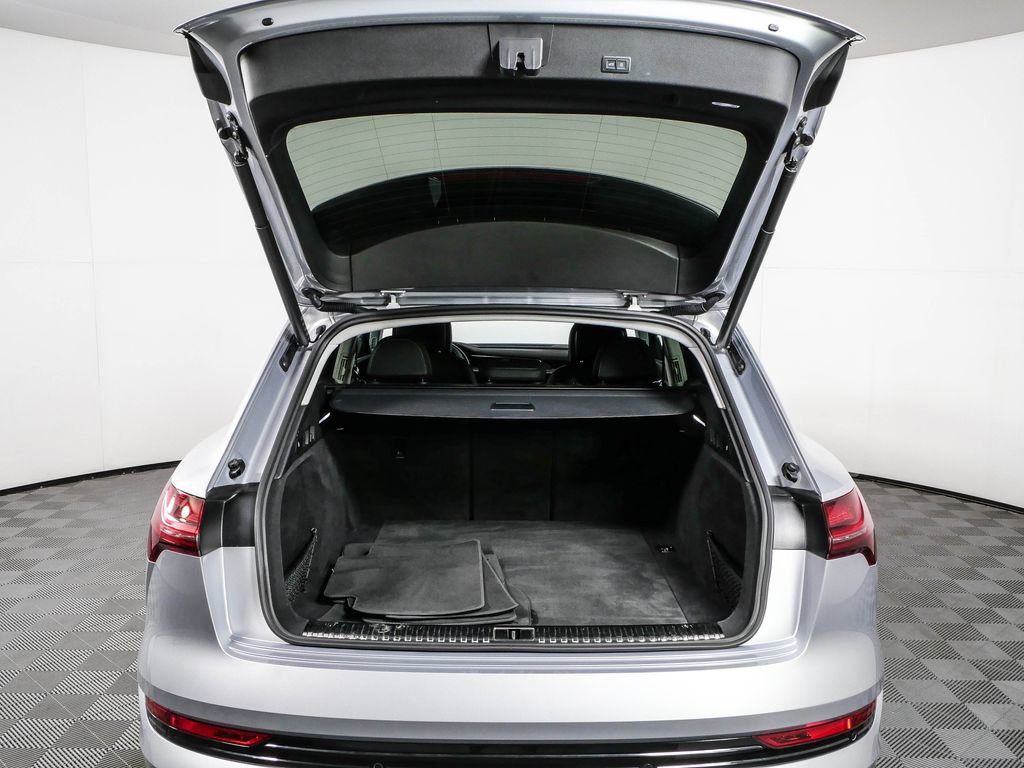 Certified 2022 Audi e-tron Premium AWD/4WD image 30