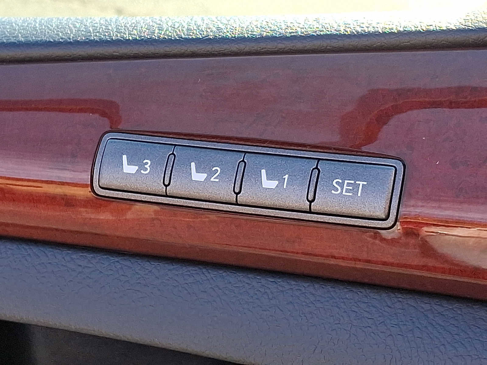 Used 2011 Lexus LX 570 4WD image 27