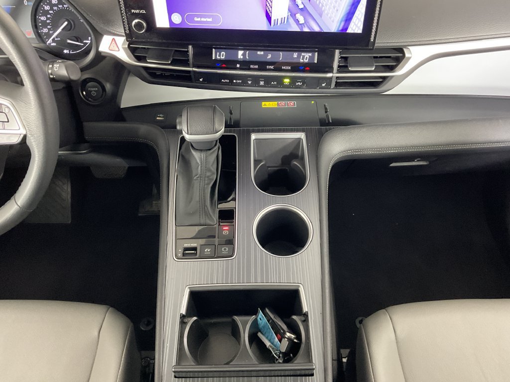 Certified 2025 Toyota Sienna XLE FWD image 14