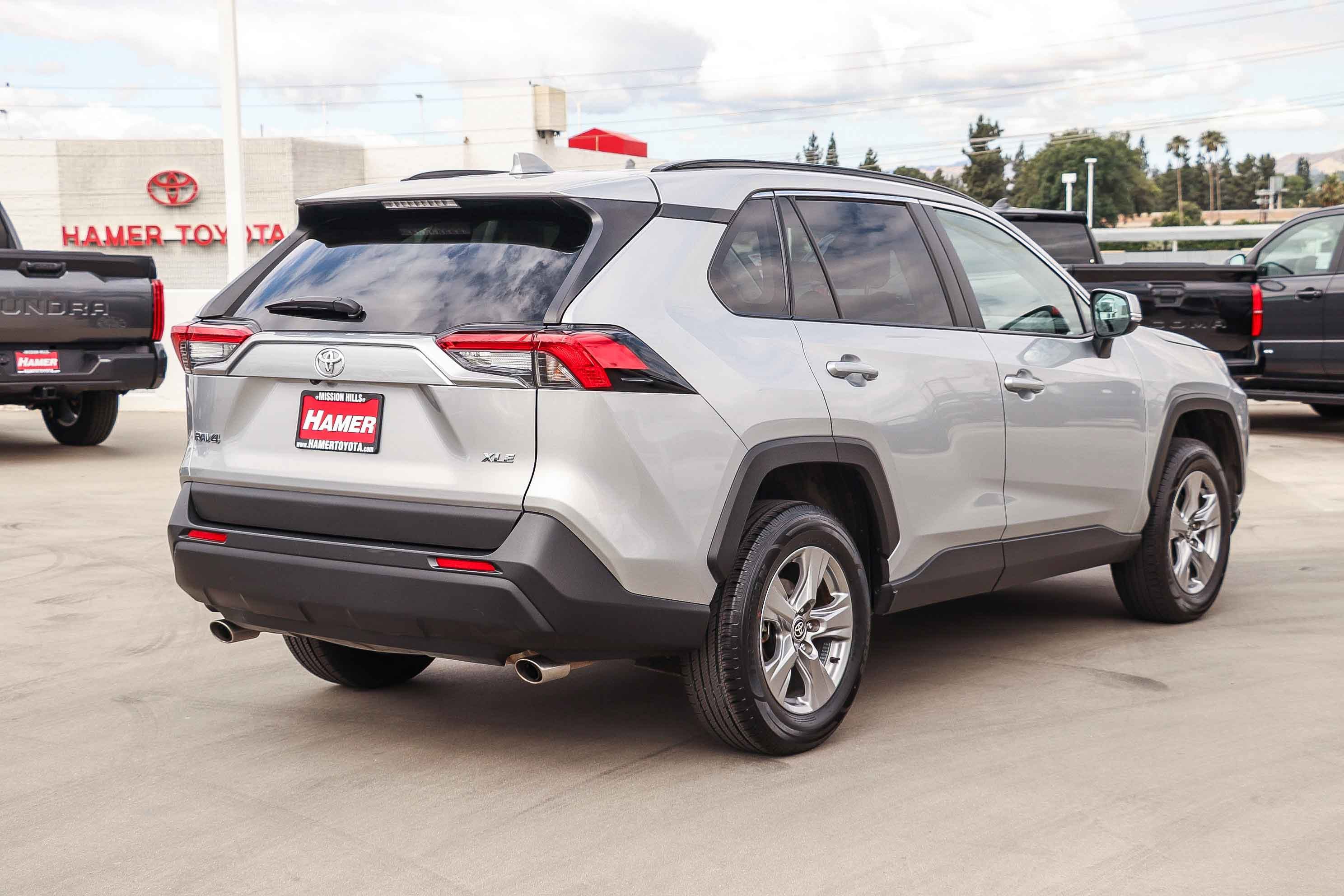Used 2025 Toyota RAV4 XLE FWD image 7