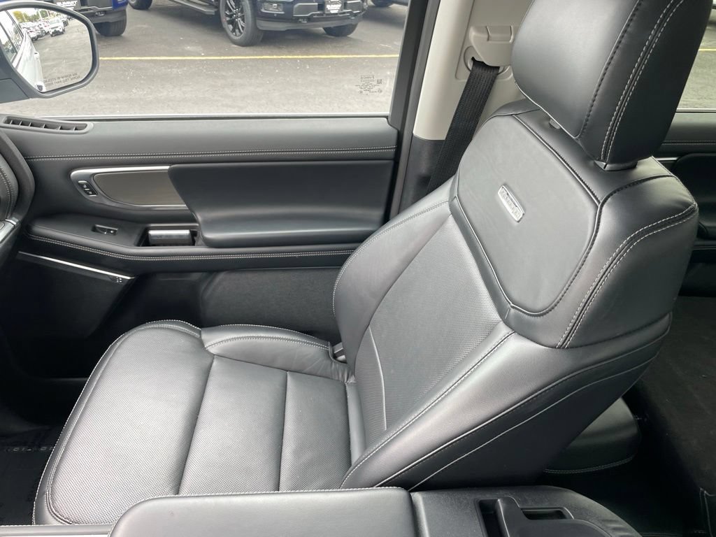 Used 2025 Ford Expedition Platinum AWD/4WD image 27