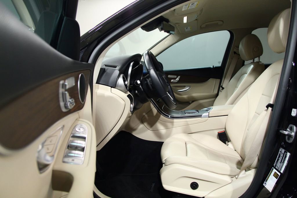 Certified 2022 Mercedes-Benz GLC 300 image 4