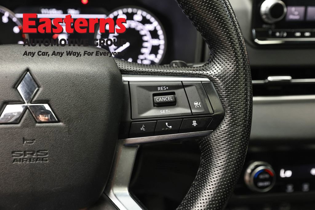 Used 2022 Mitsubishi Outlander SE FWD image 16