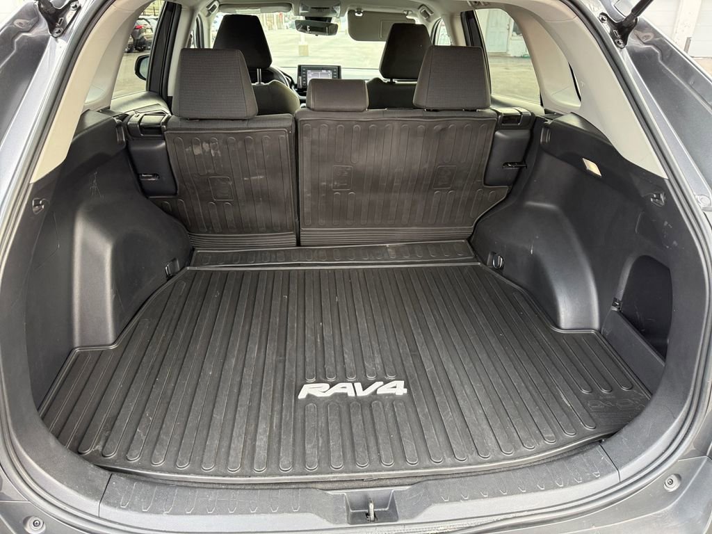 Used 2022 Toyota RAV4 LE image 23