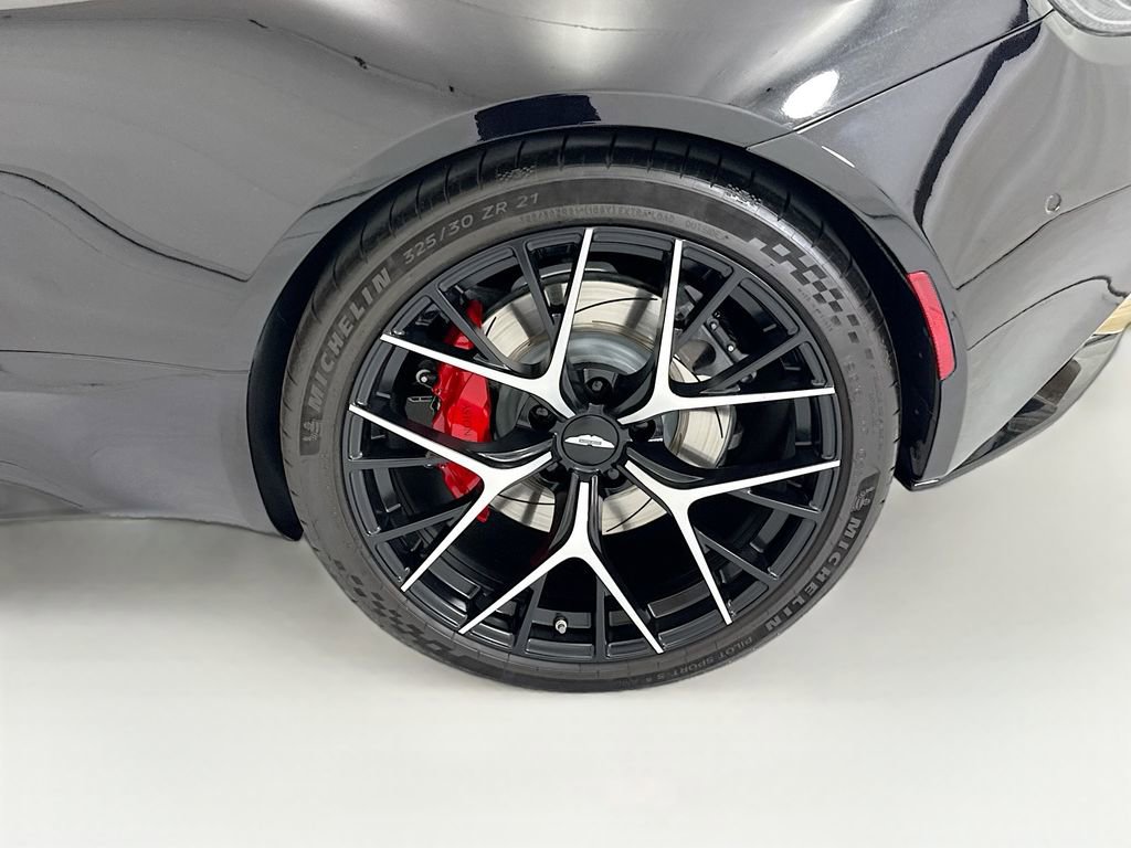Used 2025 Aston Martin DB12 Coupe RWD image 28
