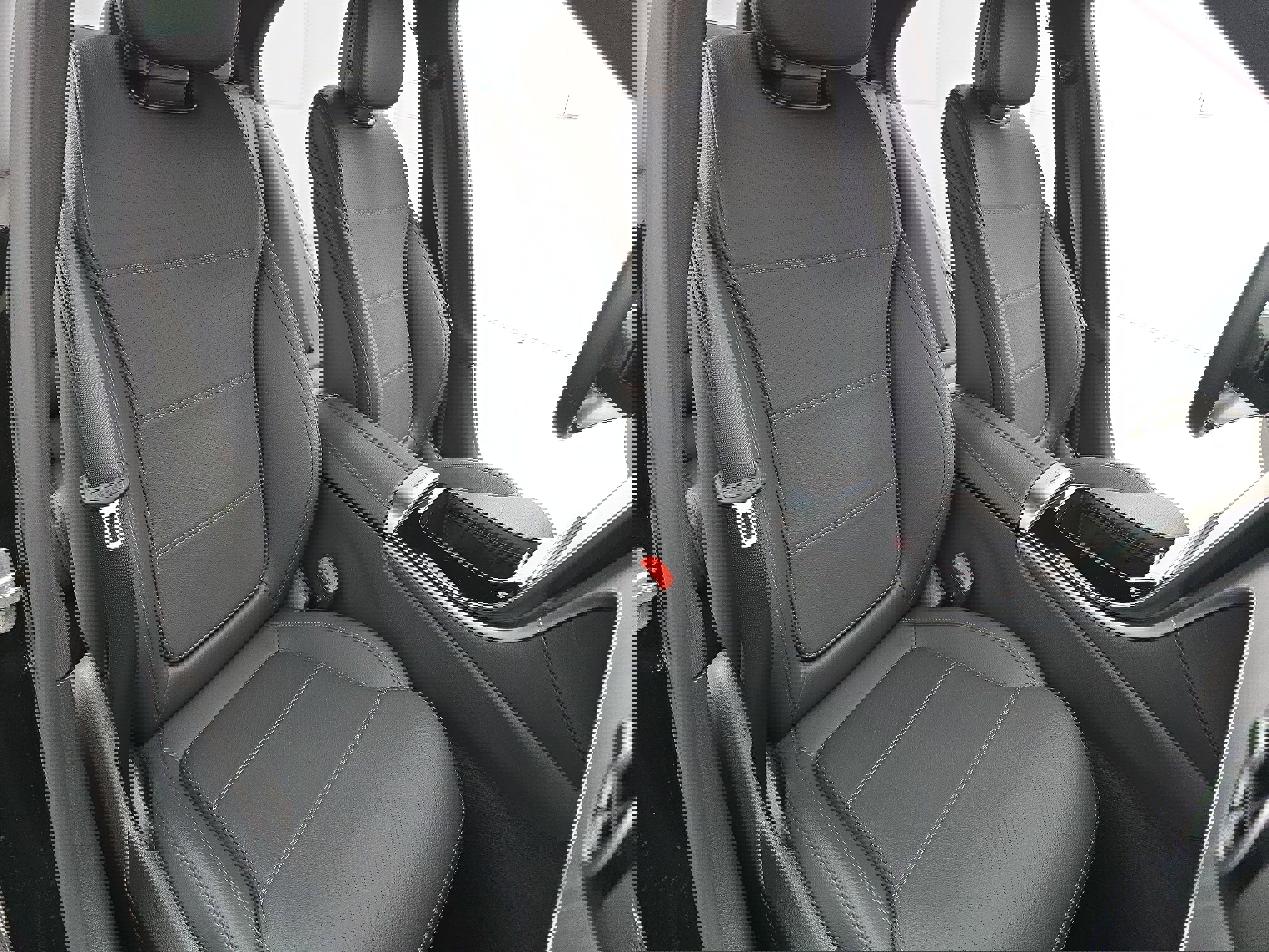 Used 2025 Mercedes-Benz C 300 Sedan image 10