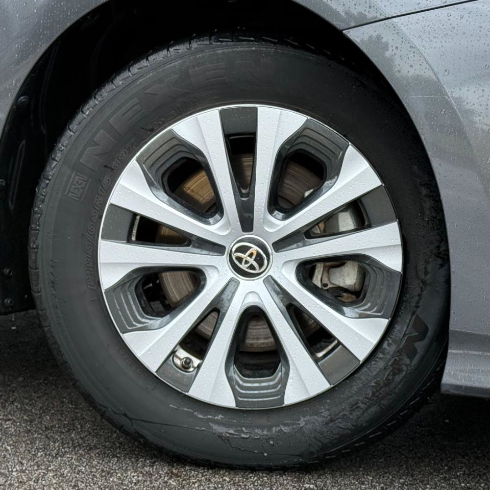 Used 2020 Toyota Prius Prime XLE FWD image 18